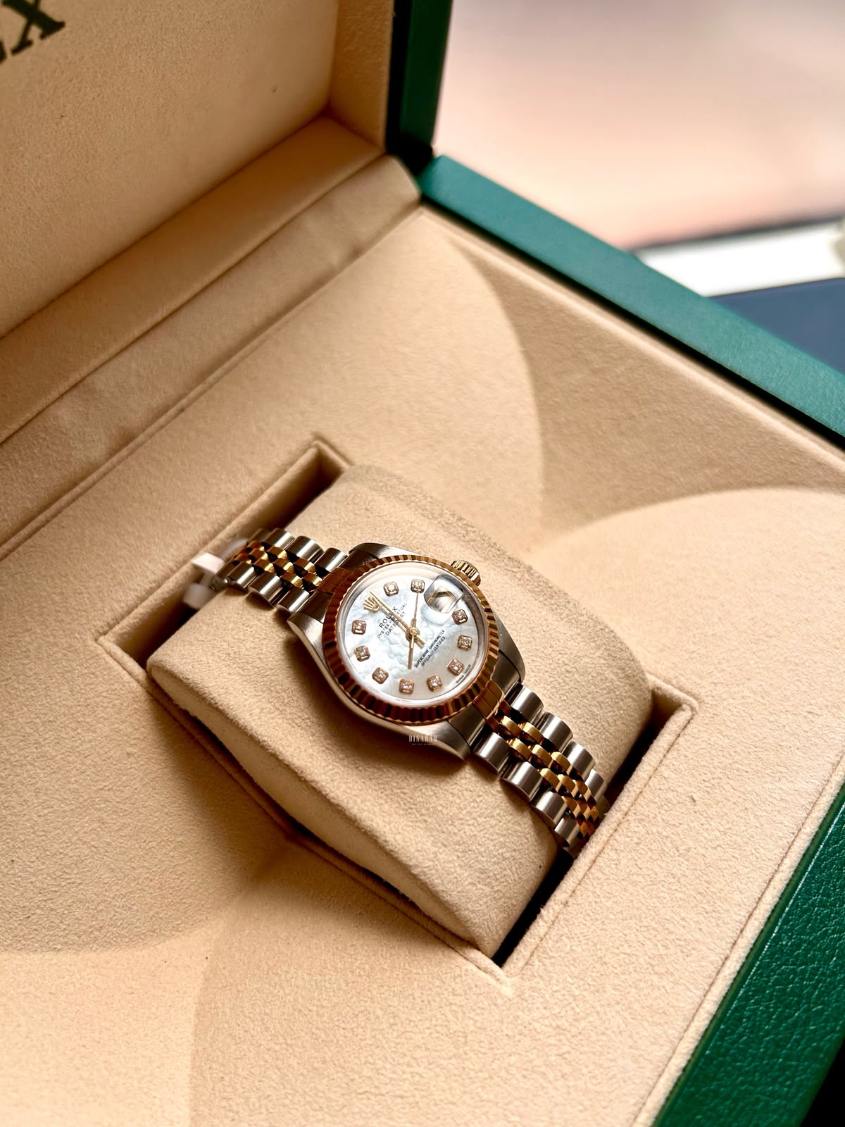 Vintage Rolex Datejust 26, Oystersteel and Yellow Gold, Mother of Pearl Diamond dial