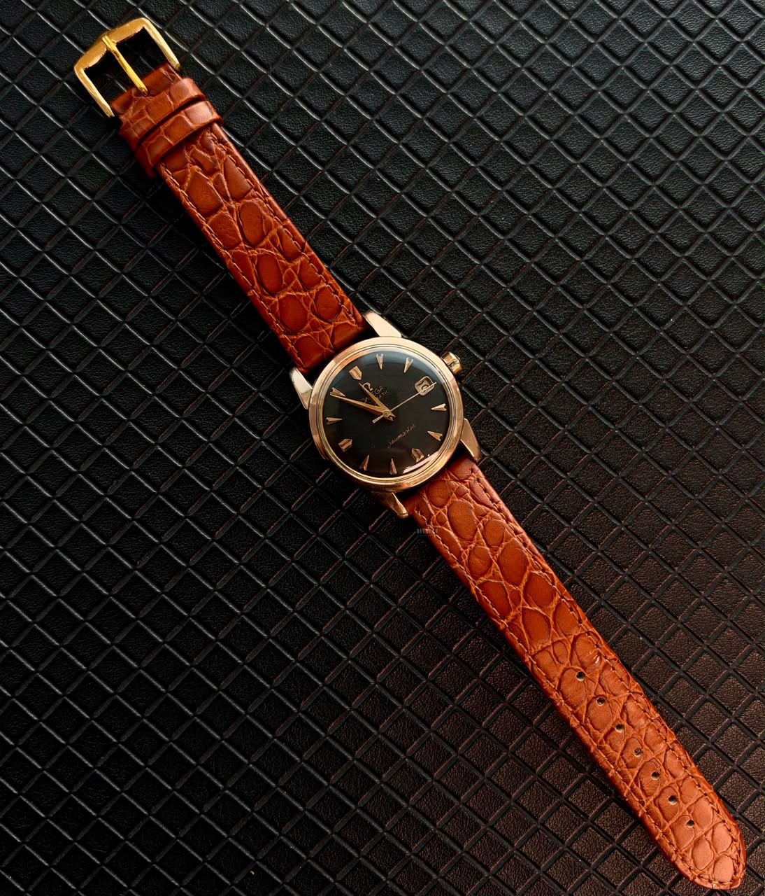 Vintage Omega Seamaster Automatic Calendar, gold frame on Leather, Black Dial