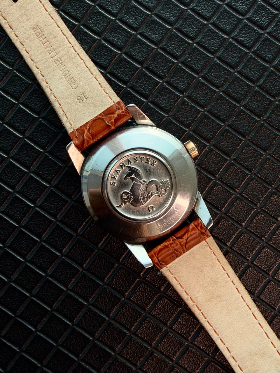 Vintage Omega Seamaster Automatic Calendar, gold frame on Leather, Black Dial