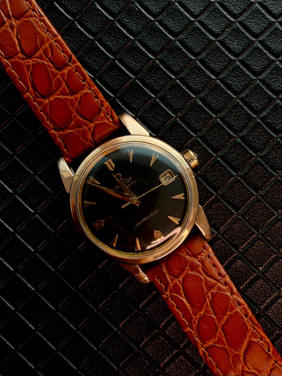 Vintage Omega Seamaster Automatic Calendar, gold frame on Leather, Black Dial
