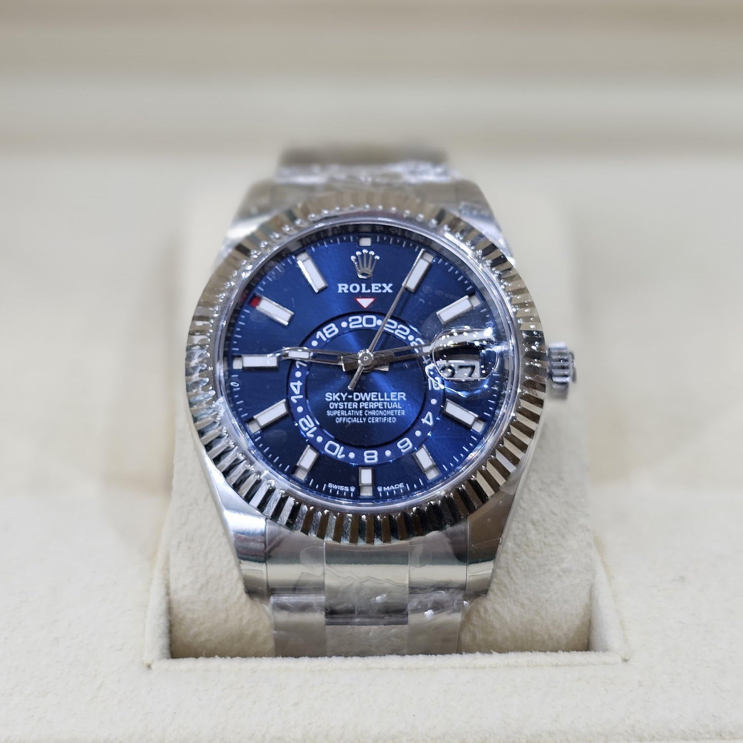 Rolex Sky-Dweller, Oystersteel and White Gold, Bright blue dial